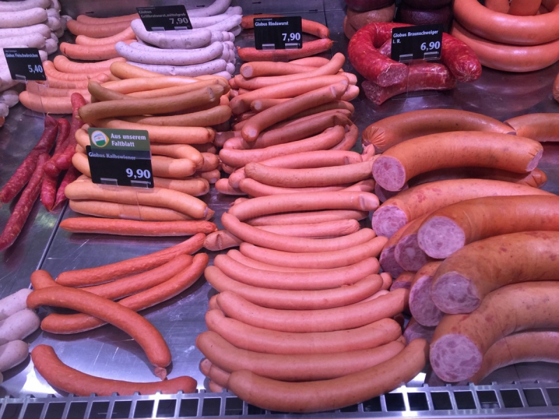 charcuterie-LA ROQUE EN PROVENCE-min_sausages_meat_butchery-1069321